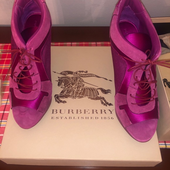 Burberry London Fashion Platform peep Toe Bootie - Picture 2 of 8